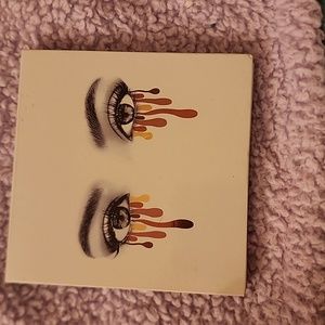 Kylie jenner pressed powder eyeshadow
